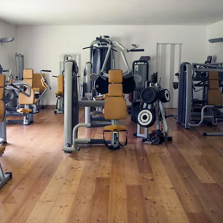 Nocleg ze śniadaniem Gym & Tennis Il Falco *
